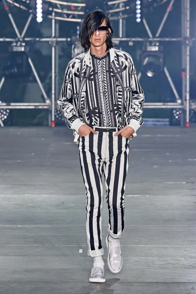 Look 49